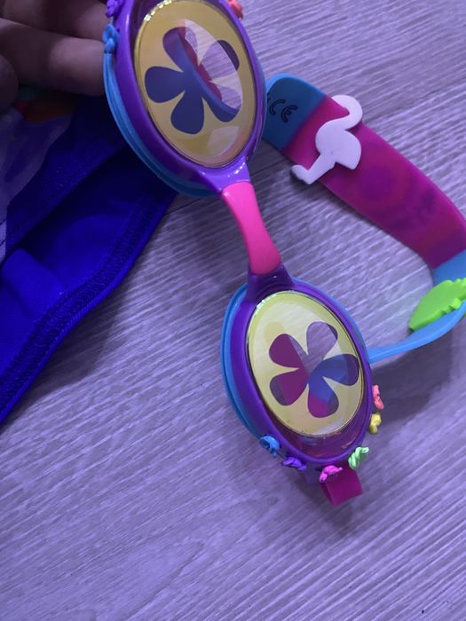 Чисто нов цял бански + очила за плуване