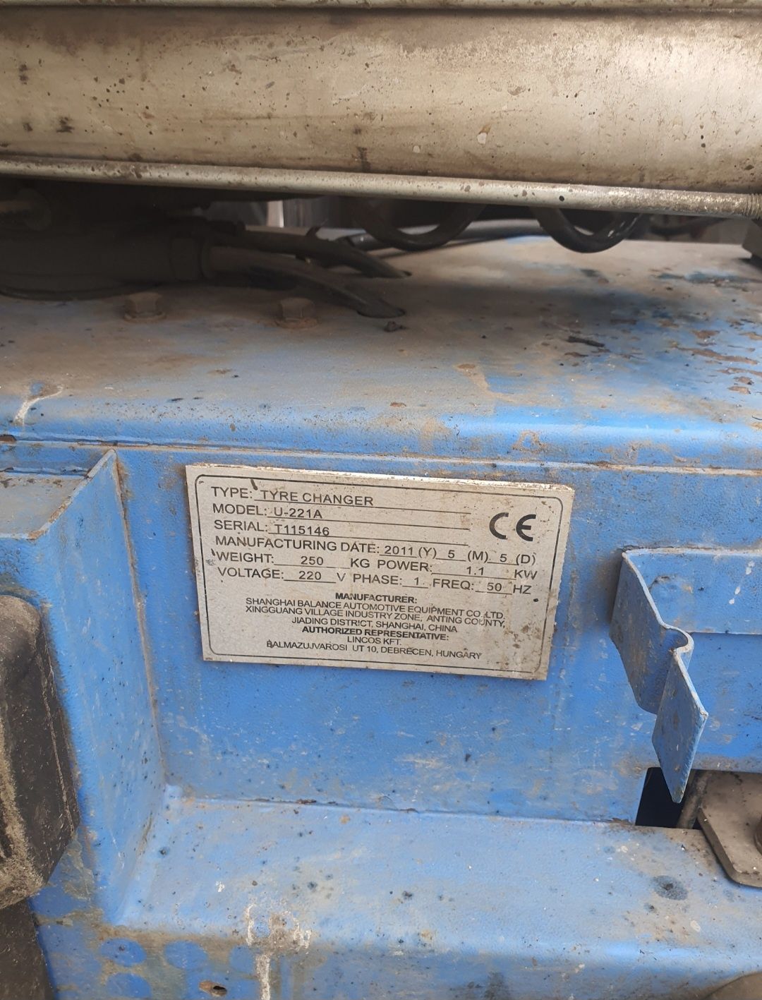 Masina dejantat roti automat , Aparat dejantat roti Lincos U-221A