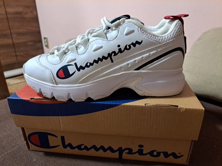 Бели маратонки Champion