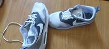 Adidas Nike Air Max tavas
