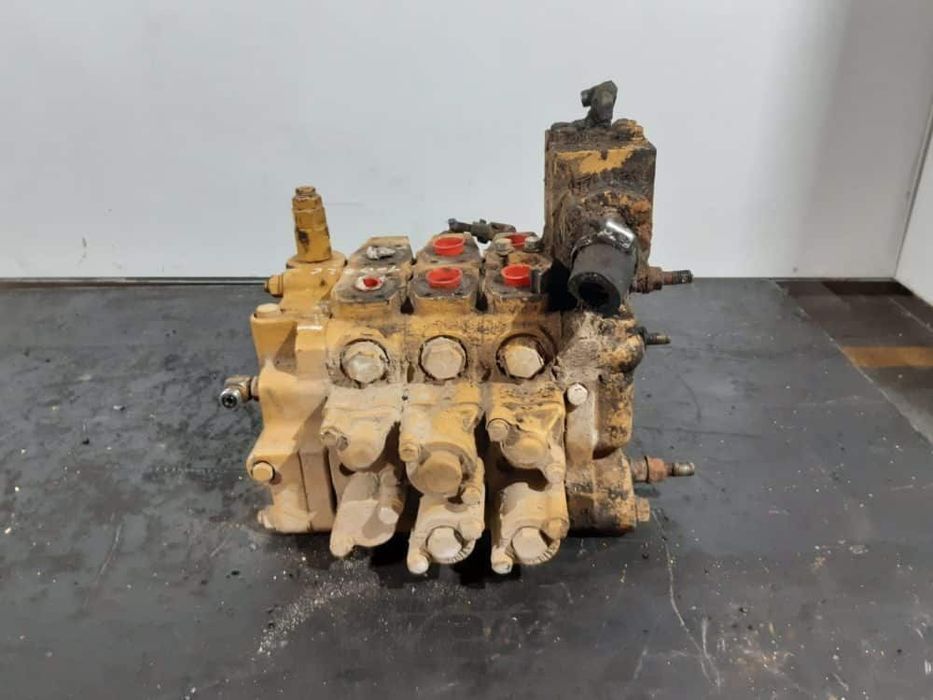 distribuitor buldozer caterpillar d6h ult-012810