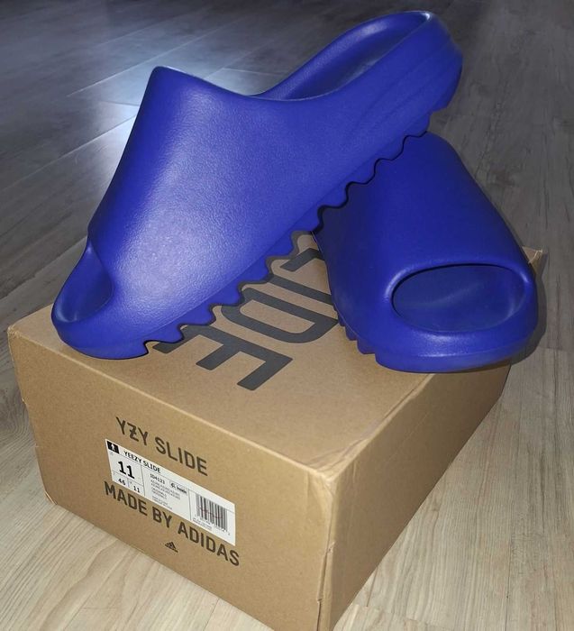 Yeezy Slide Azure - Размер 46 (Отговаря на 45) - 2 налични