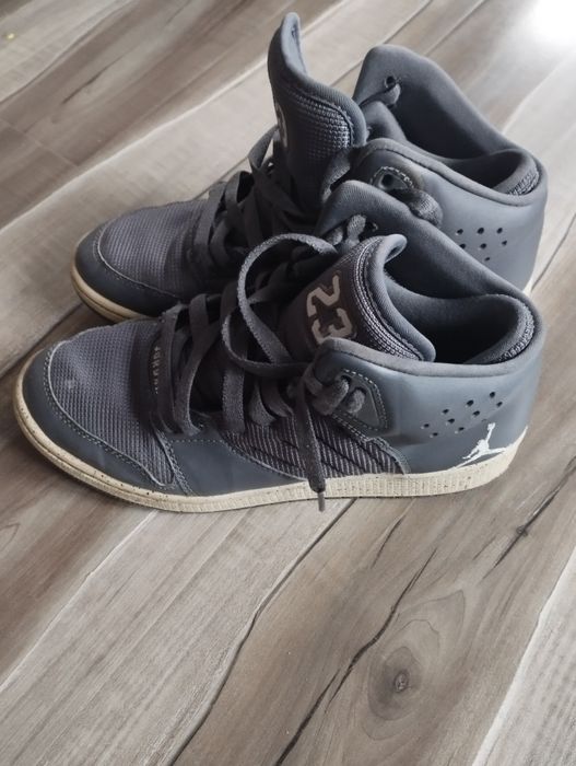 Vînd Jordan Nike originali.