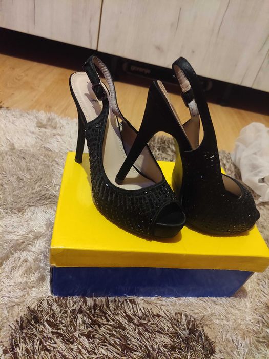 Pantofi de ocazie 35 lei perechea