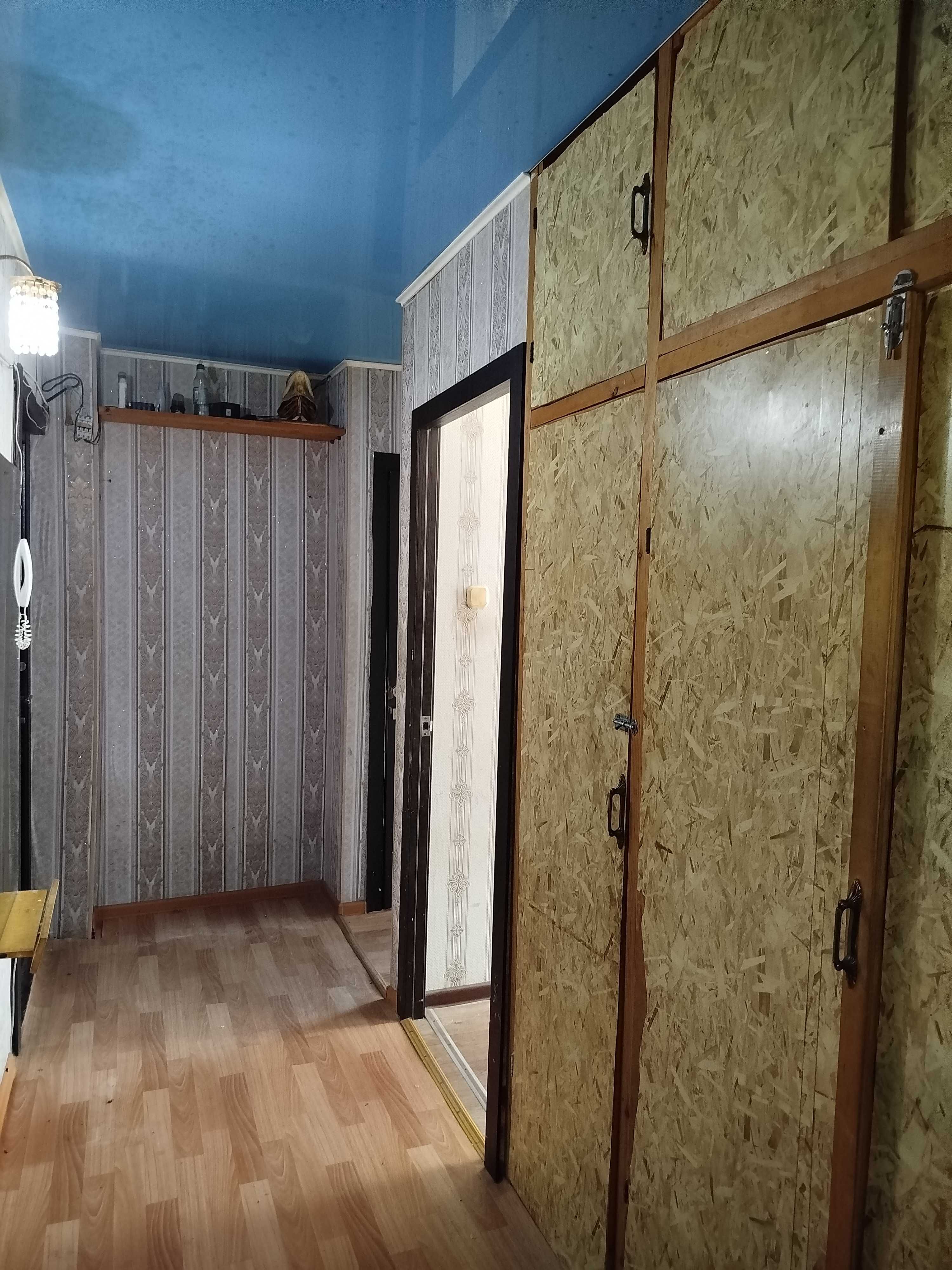 №1480 Продам 2 комнатную квартиру, 3 мкр., пр.Республики