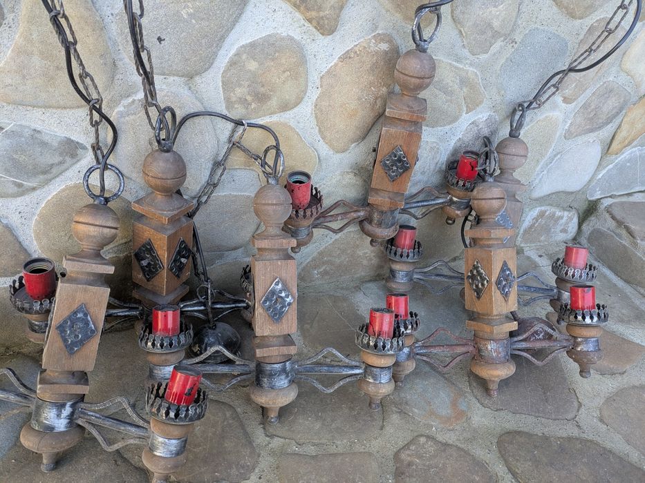 lustre foarte vechi rustice