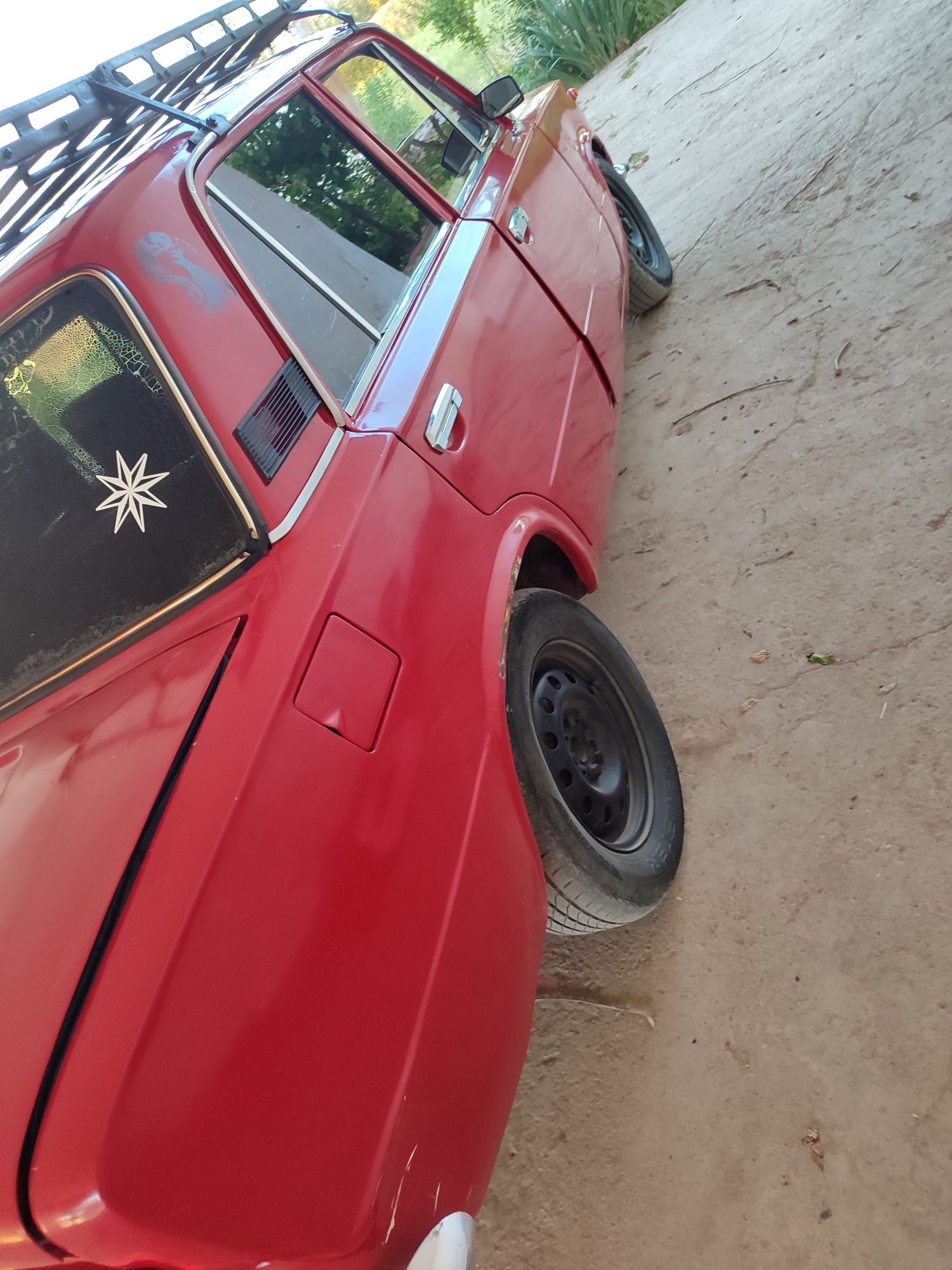Vaz 21011 sotiladi
