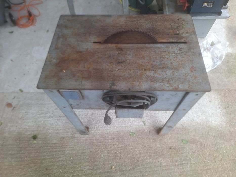 Vând circulare cu masa 2.2