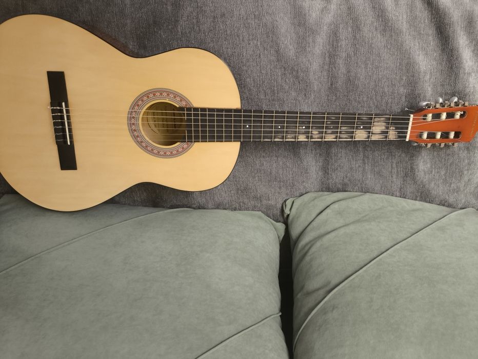 Продам классическую гитару Cortland MC-101