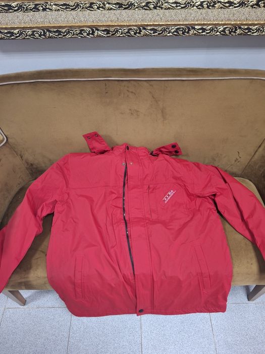 Продам куртку осень  размер Л новая