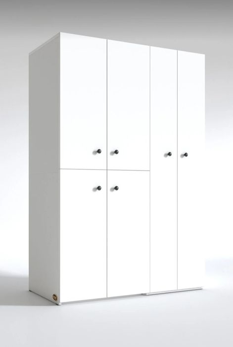 Шкаф за пералня и сушилня с рафтове и място за маса гладене