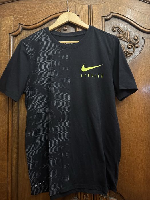 Under armour тениски и екип на Adidas