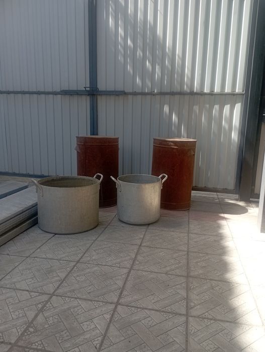 Продам хозяйственные баки