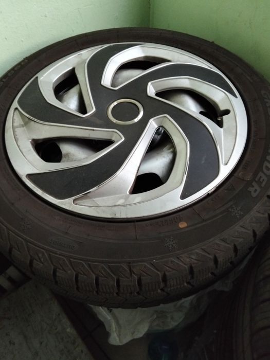Vând jante cu cauciucuri iarna 205/55/r16