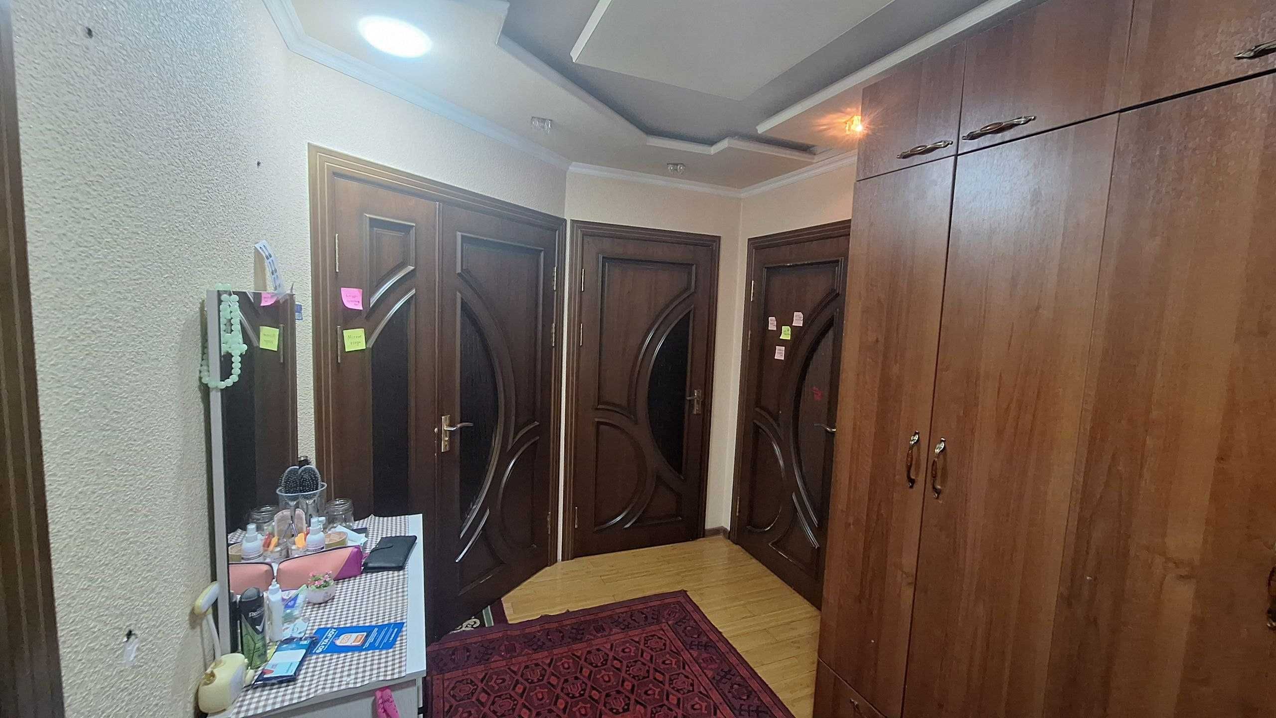 Чилонзорда Мирзо Улугбек метро ёнида 3 хонали ўзимники