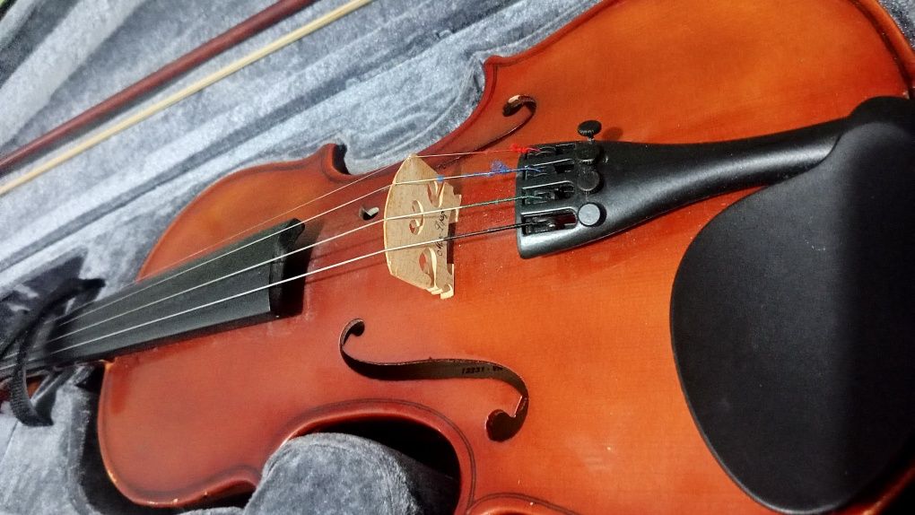 Vând vioara clasică