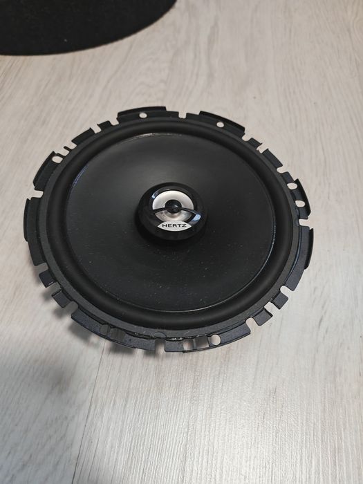 CD комплект с бас каса колони и усилвател