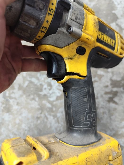 Vând bormașină dewalt