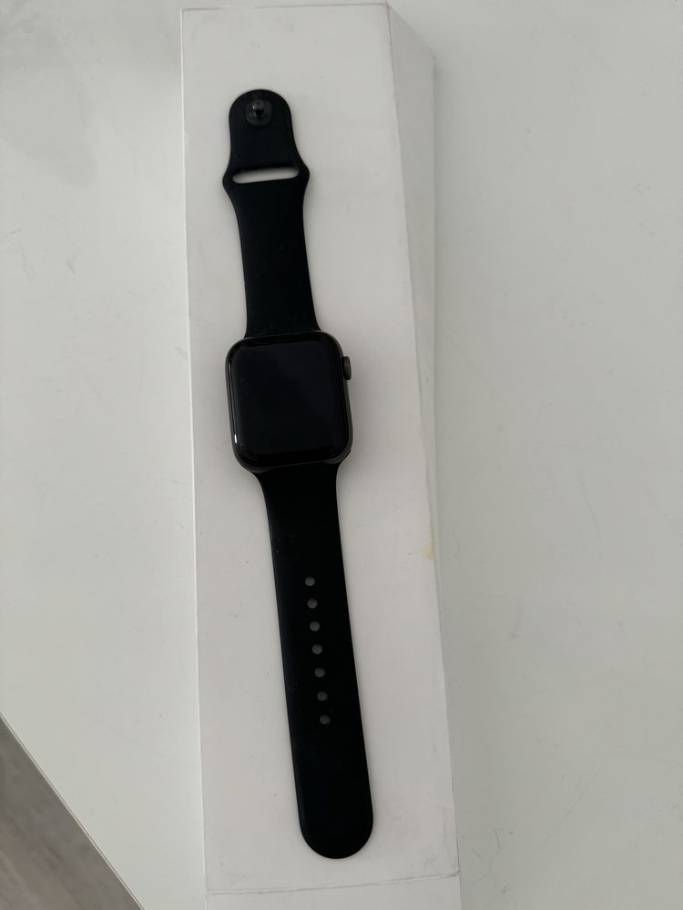 Apple Watch Series 6 (44 мм)
