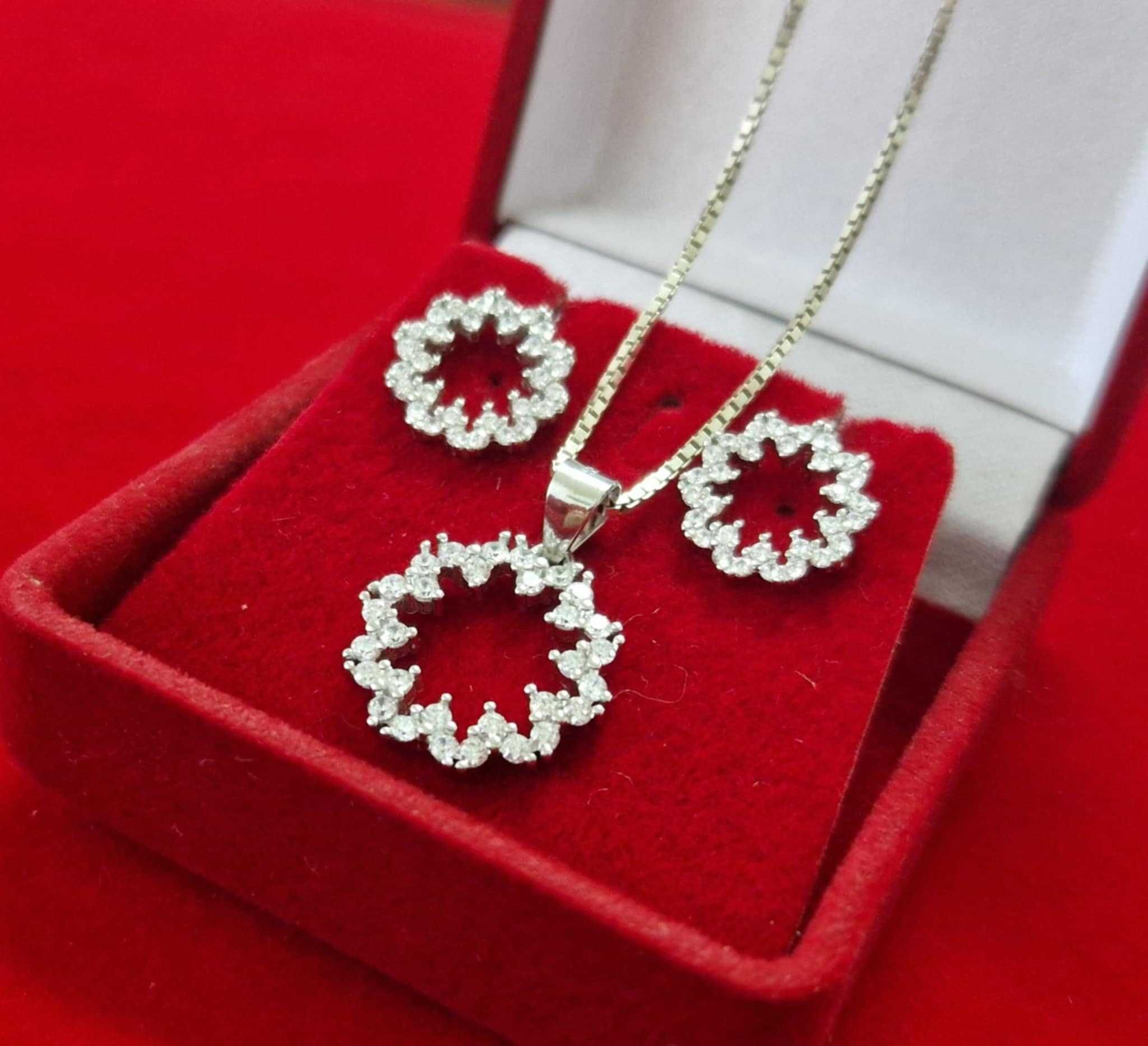 AG196,set argint 925,nou/marcat,3 piese zirconiu alb .ideal cadou