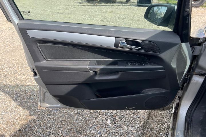 Dezmembrez Opel Zafira B [2005 - 2010] Minivan 5-usi 1.9 CDTI MT (120