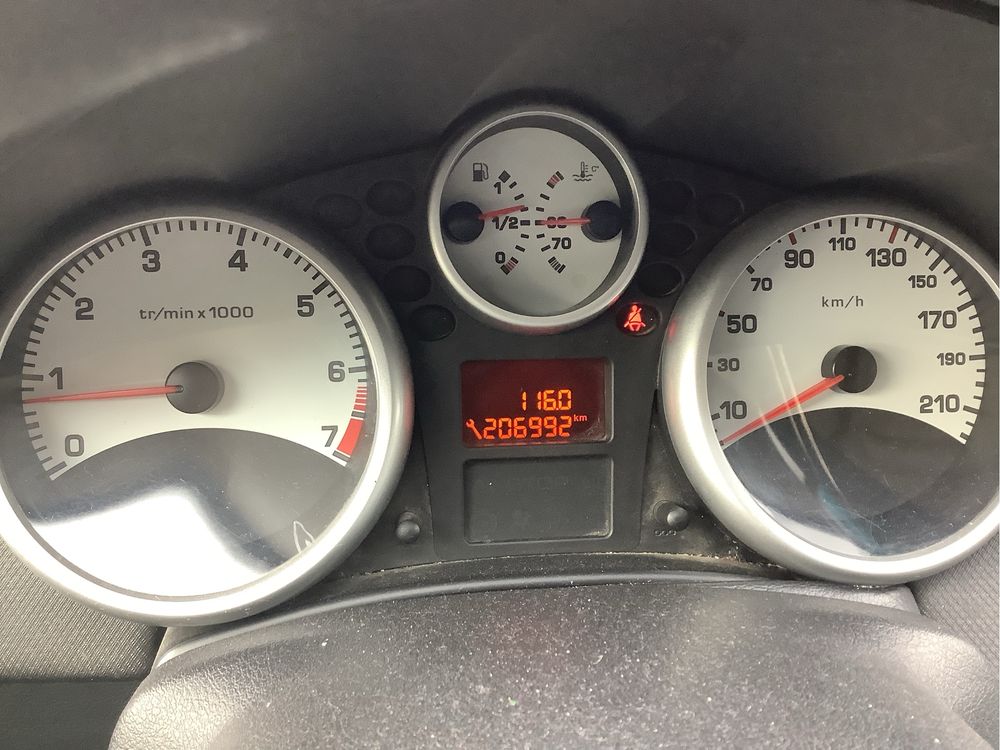 Пежо 207 / 1400 куб./ 2010год./200000км/ с АГУ