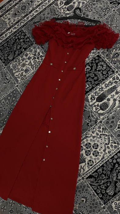 Красное вечерное платье