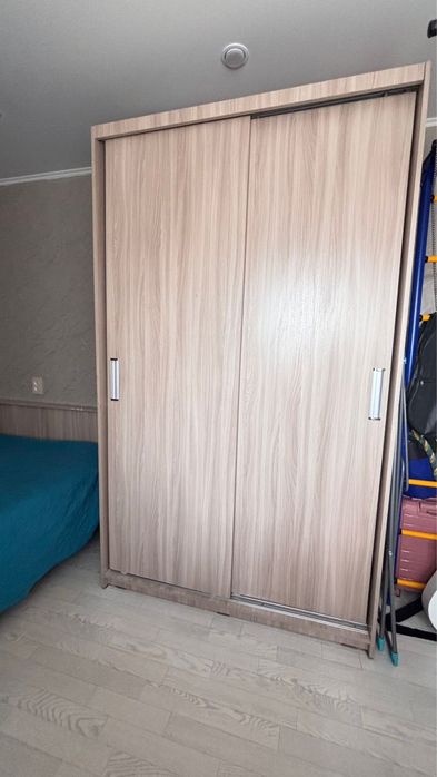 Продам шкаф, в среднем состояние за 35000,возможен торг ,писать в олх