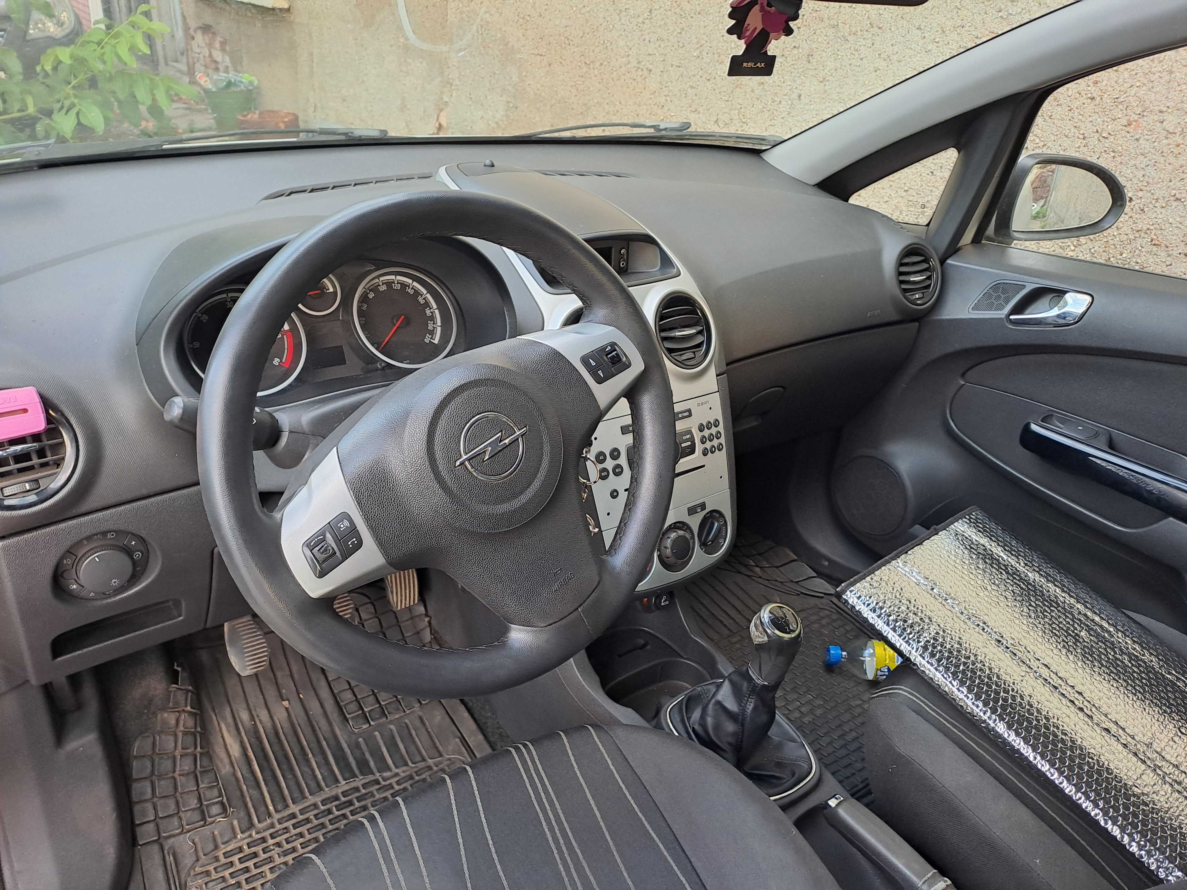 Opel Corsa 1.3CDTI-2009-клима-евро 5-верига
