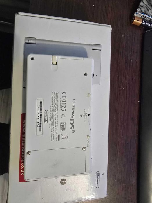 Nintendo DSi с кутия
