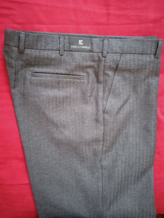 Костюм мужской Новый в чехле Срочно