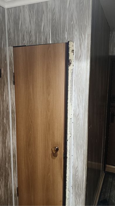 Двери межкомнатные б/у