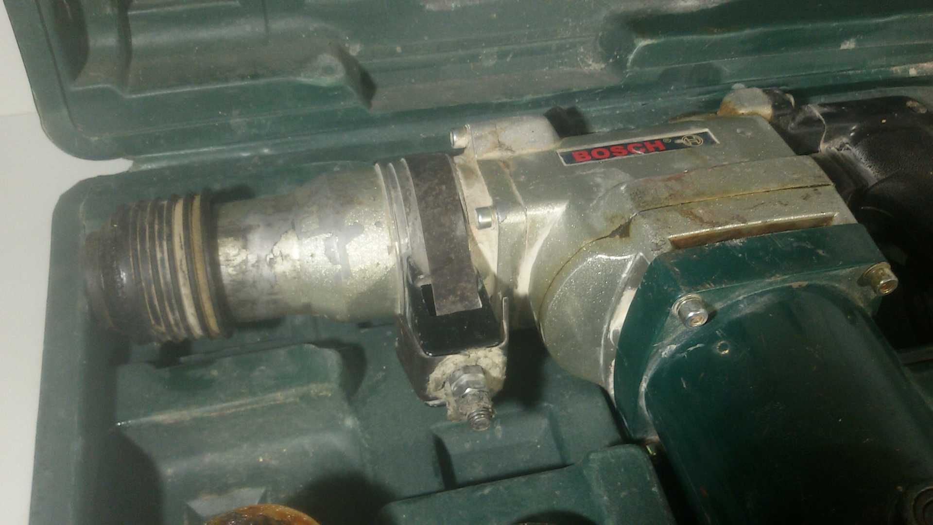 Bosch HT-2L-26 перфоратор/къртач в куфарче