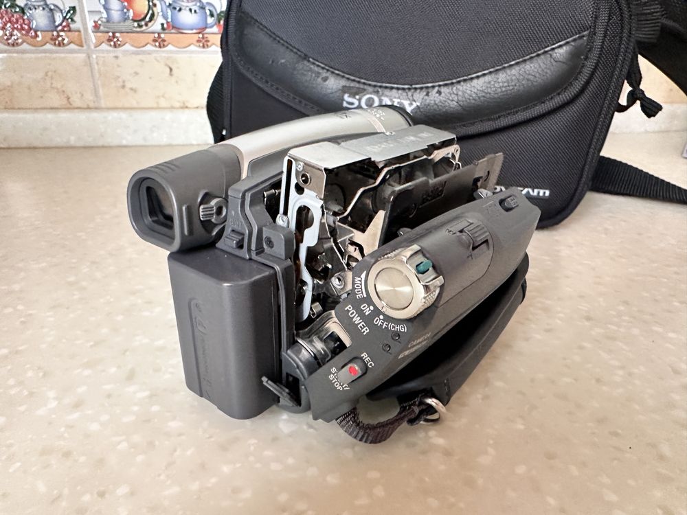 Видео камера Sony DCR-HC28