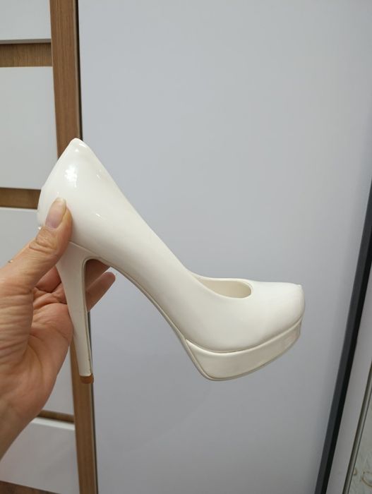 Белый женский туфли