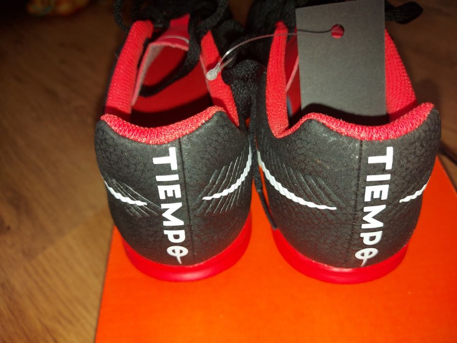 Нови стоножки, бутонки за футбол, adidas 38н, найk Nike, puma, umbro