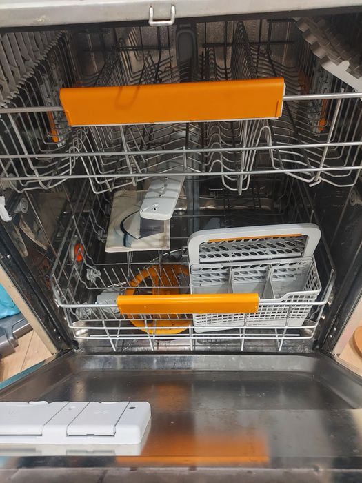 Продам посудомоечную машину