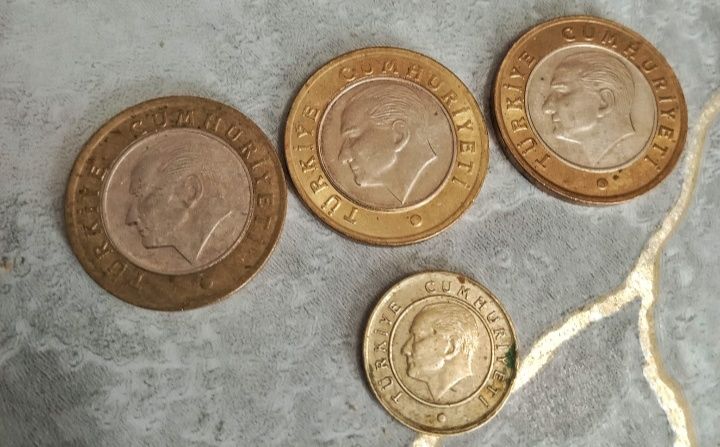 монеты разные всё срочно продам