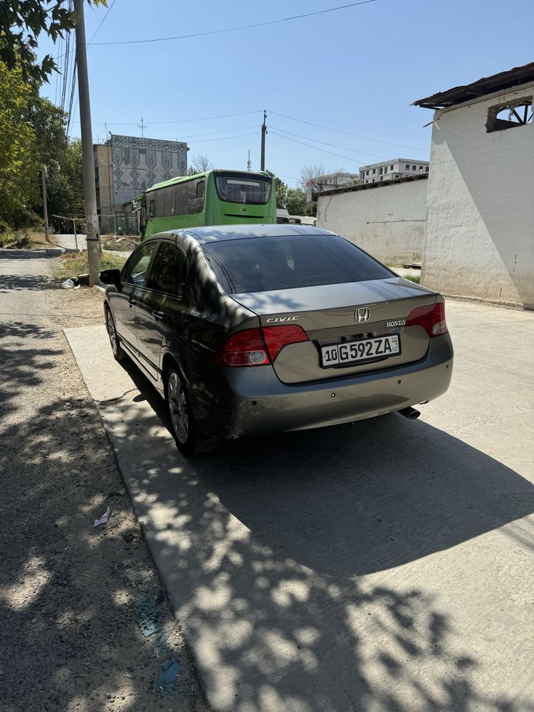 Продаю Хонда цивик в хорошем состояние