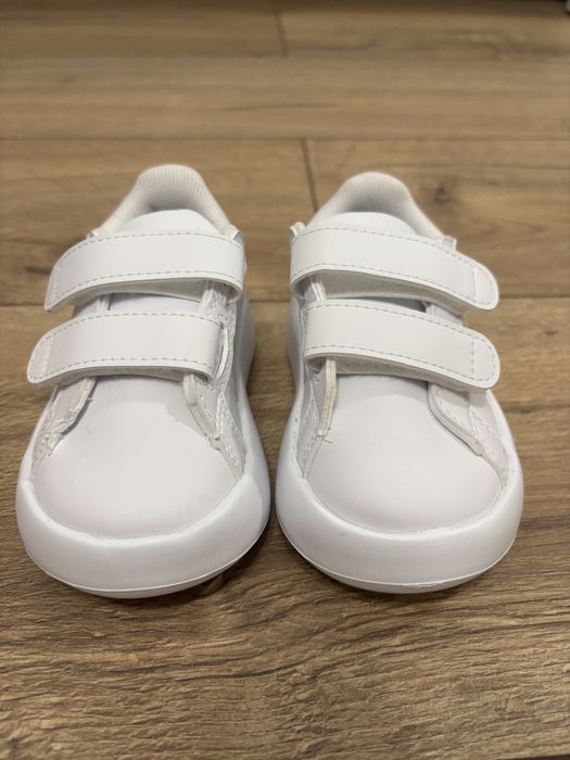 Нови бебешки обувки Adidas, 20 номер
