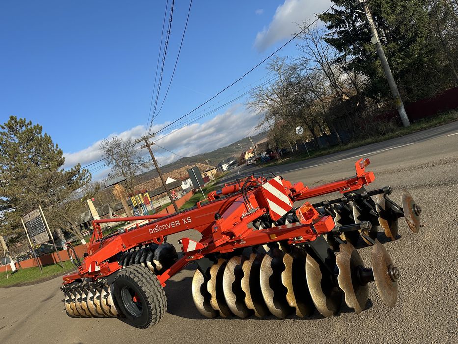 Disc greu Kuhn Discover XS 32 hidraulic recent adus in stare perfecta