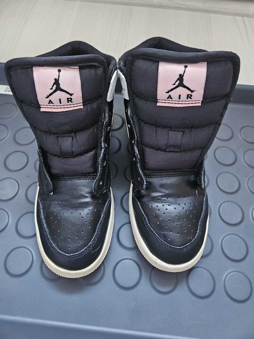 Jordan 1 Mid Arctic Punch