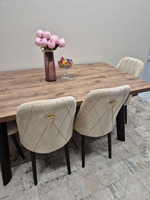 Продается стол со стульями