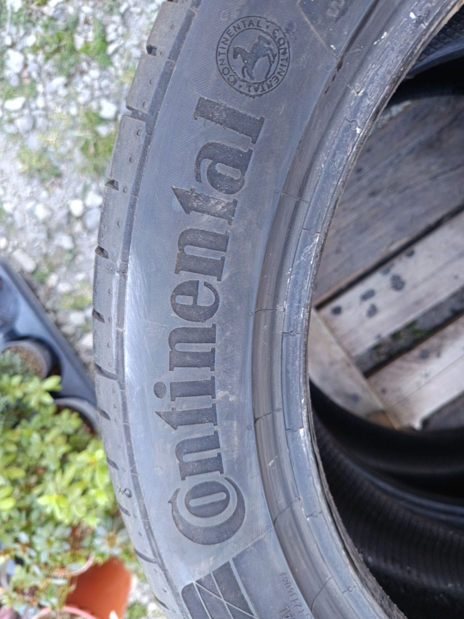 235 45 R 17 W Continental Дот 0420