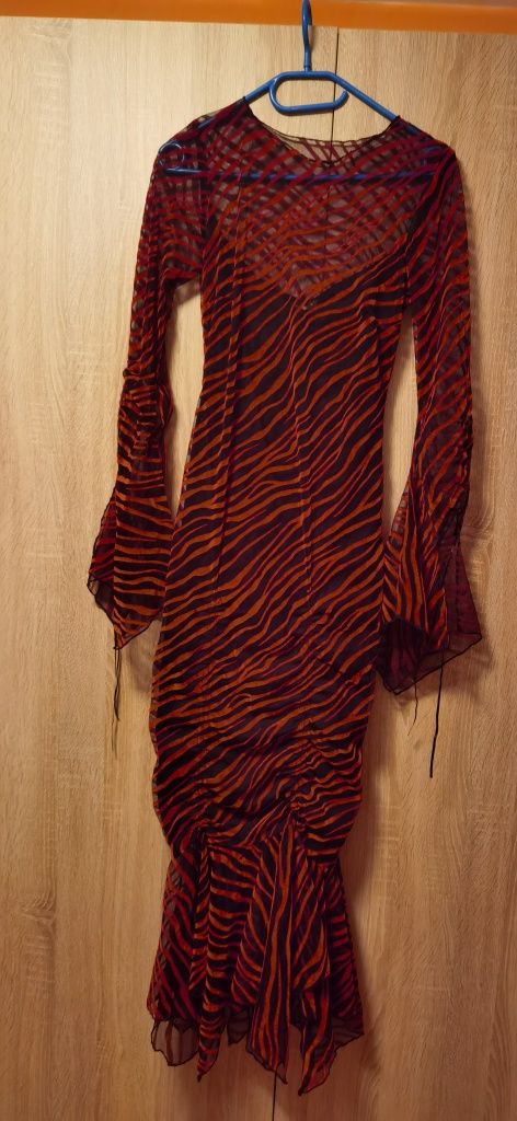 Rochie de seară, neagră cu dungi roșii, mar. S/M