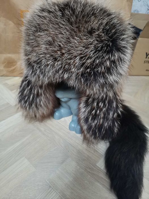 Продам шапку с хвостом б/у