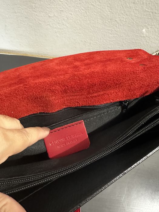 Красива червена чанта