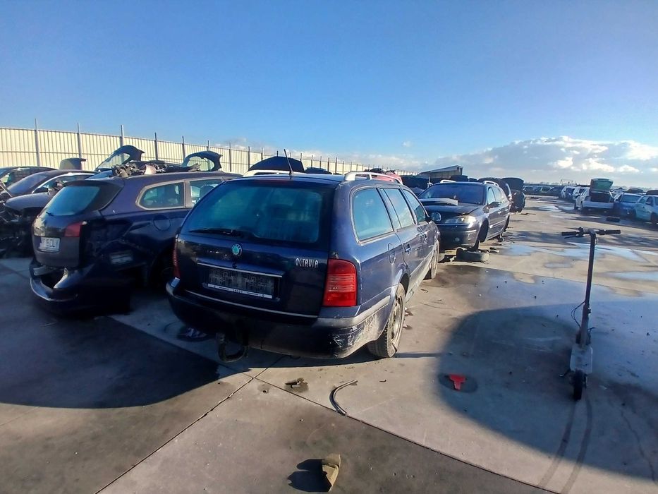 Dezmembrez skoda octavia