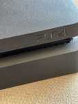 PlayStation 4 Slim / PS4 Slim 1TB с джойстик и четири игри