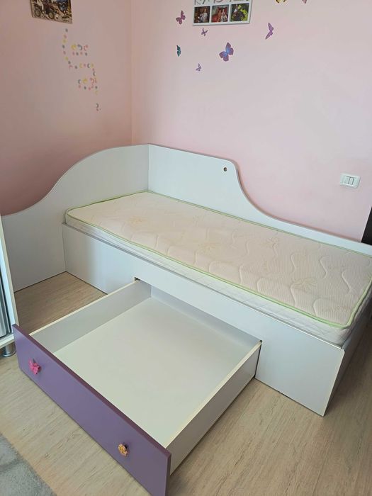 Pat pentru o persoana cu saltea